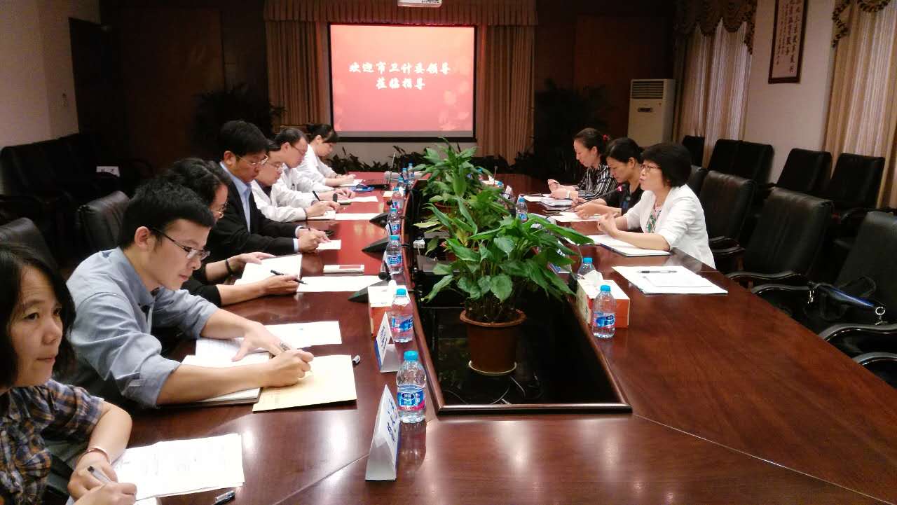 市卫计委郑锦副书记在松江区中心医院和闵行区中心医院就定期工作进行调研